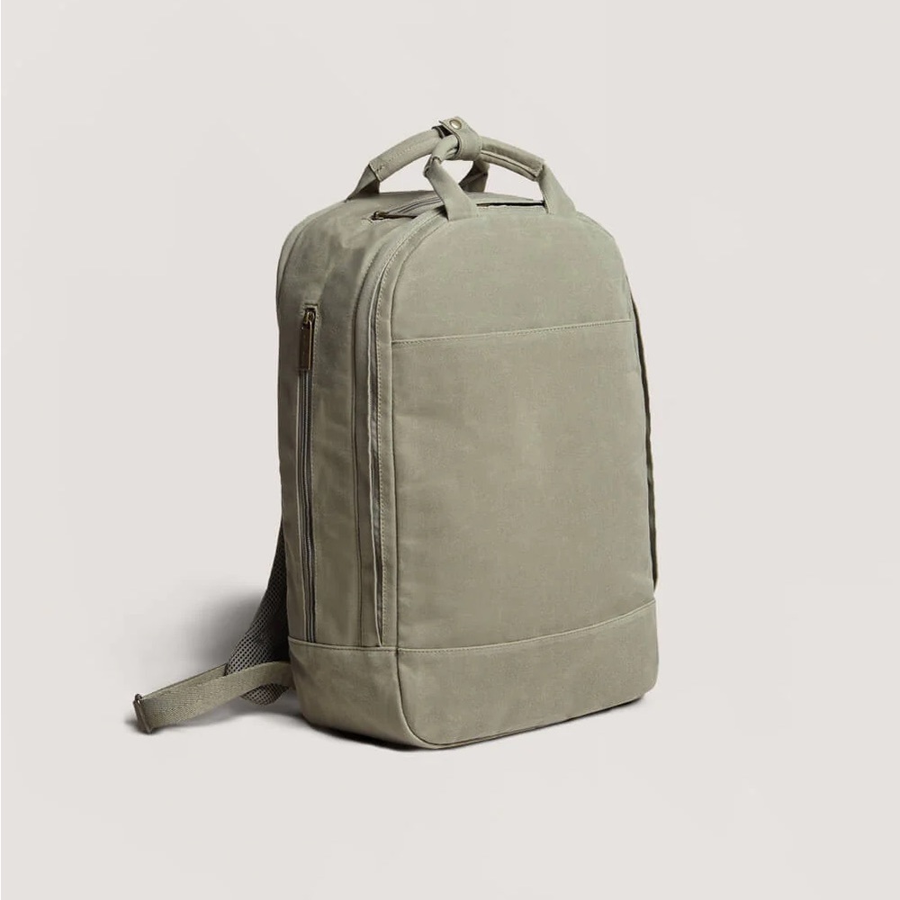 Day Owl “The Backpack” Color Olive Green Slim size